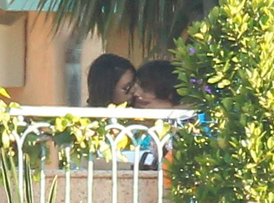 Ashton Kutcher, Mila Kunis Ashton Kutcher, Mila Kunis